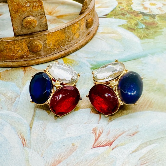 Vintage TRIFARI Clip Crystal Earrings - Picture 8 of 8